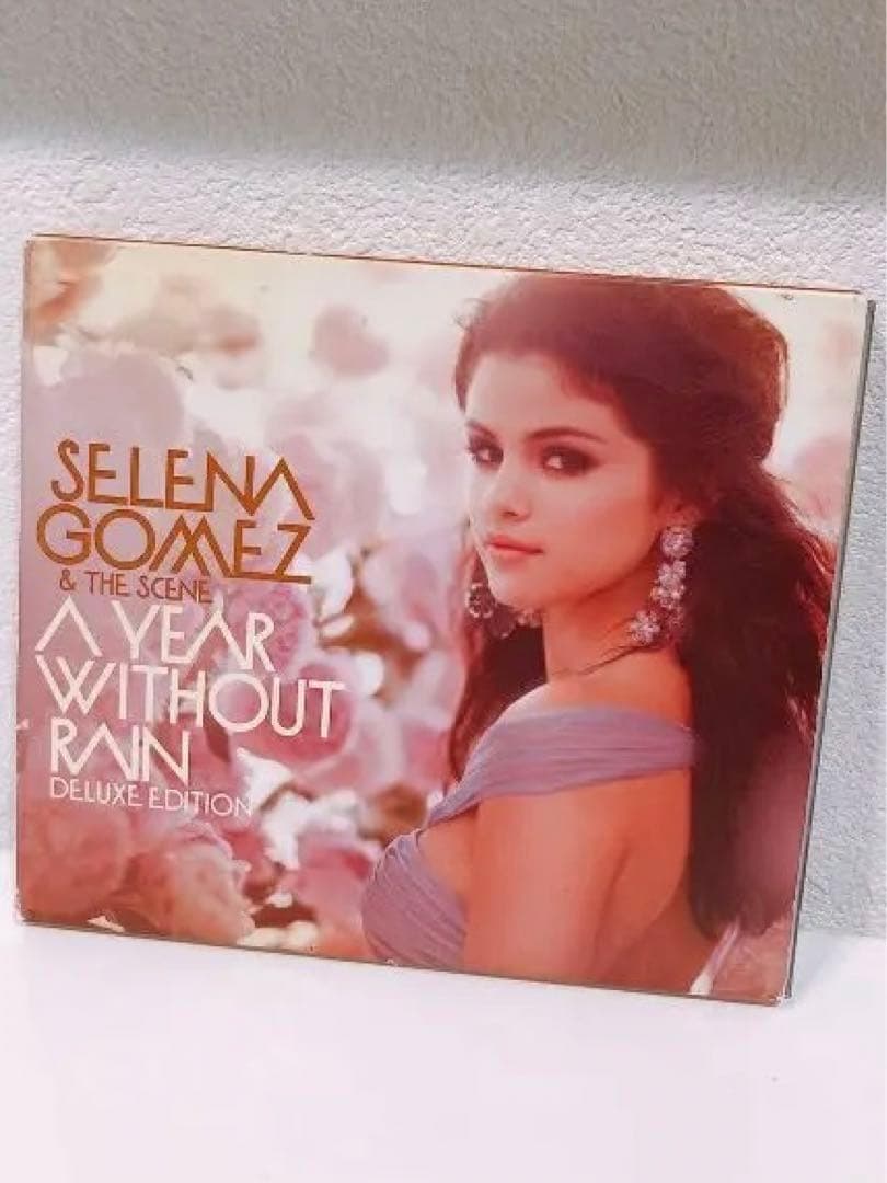 く*ま様 セリーナゴメス アルバム A YEAR WITHOUT PAIN