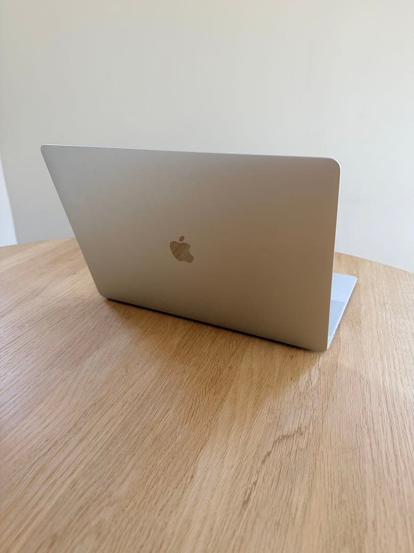 Apple MacBook Pro 15インチ（2016年モデル）