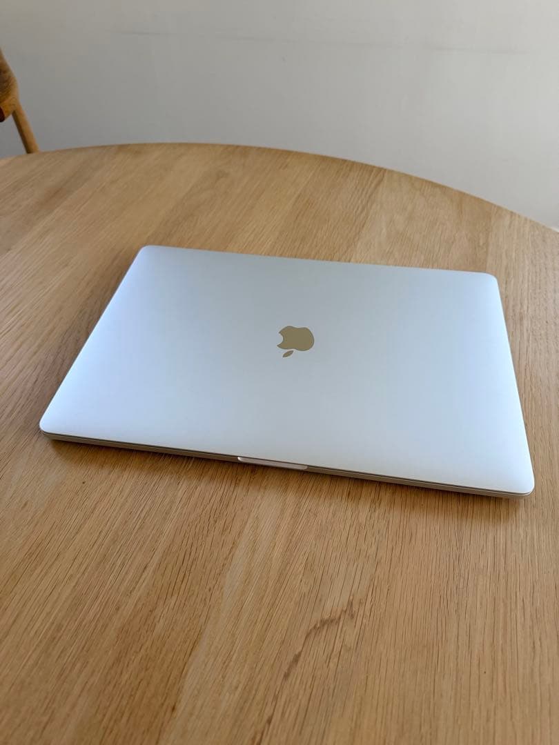 Apple MacBook Pro 15インチ（2016年モデル）