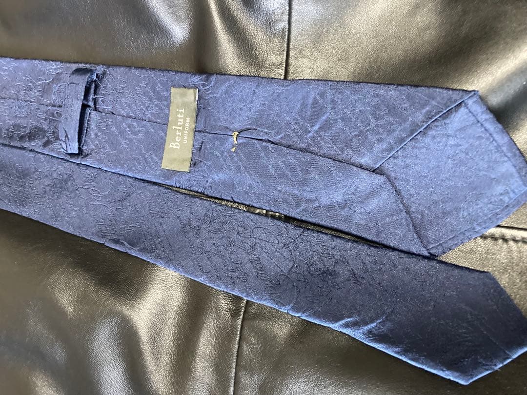 Berluti カリグラフィ　ネクタイ ネイビー