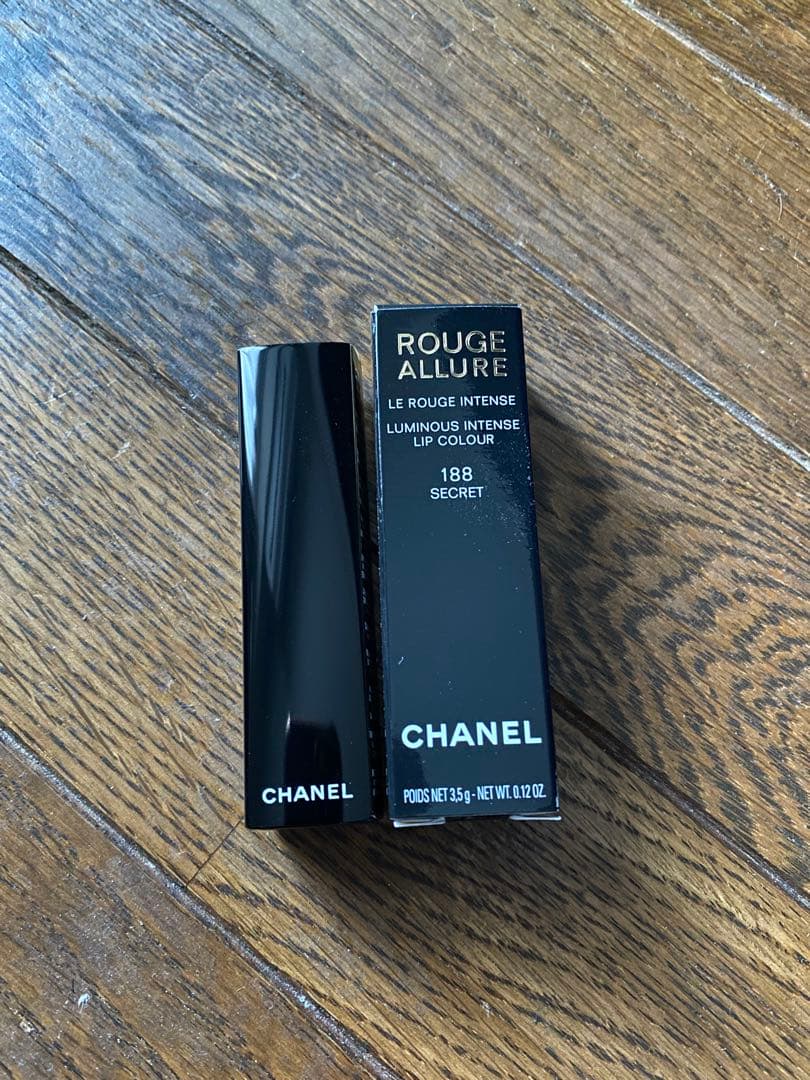 ♥新品未使用♥ CHANEL メイクアップ　ノベルティエナメルポーチ レッド