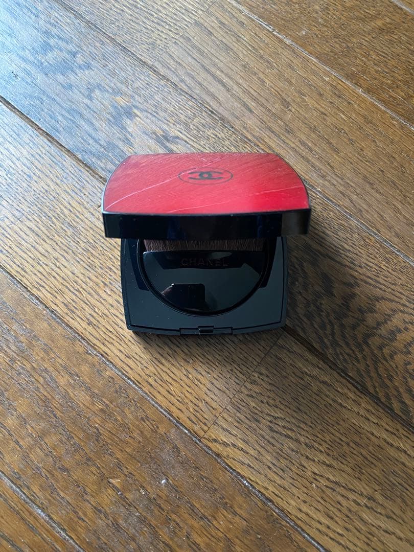 ♥新品未使用♥ CHANEL メイクアップ　ノベルティエナメルポーチ レッド