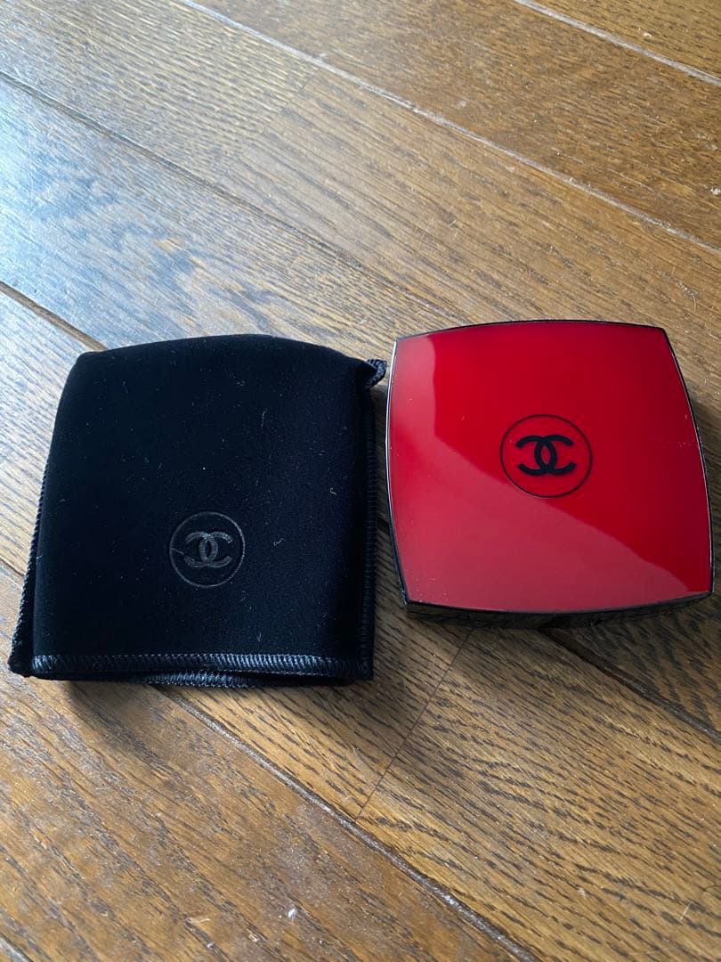 ♥新品未使用♥ CHANEL メイクアップ　ノベルティエナメルポーチ レッド