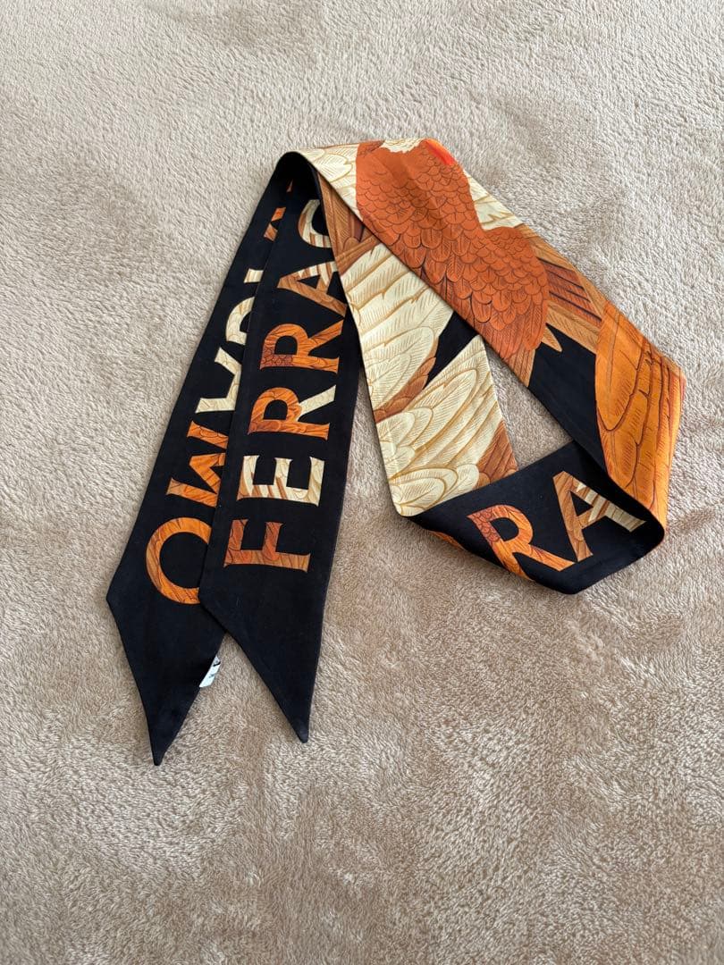 Ferragamo シルクスカーフ 羽根デザイン❣️12月大幅値下げ済み❣️