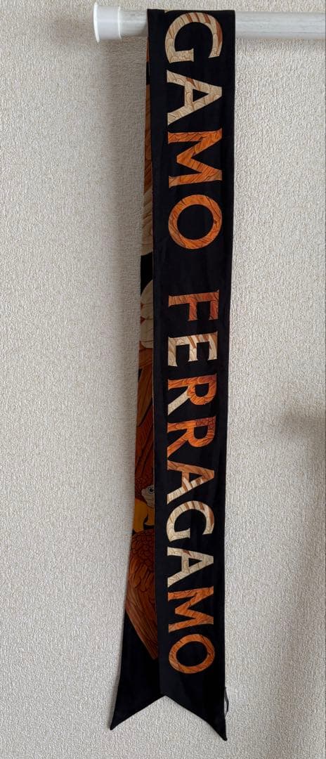 Ferragamo シルクスカーフ 羽根デザイン❣️12月大幅値下げ済み❣️