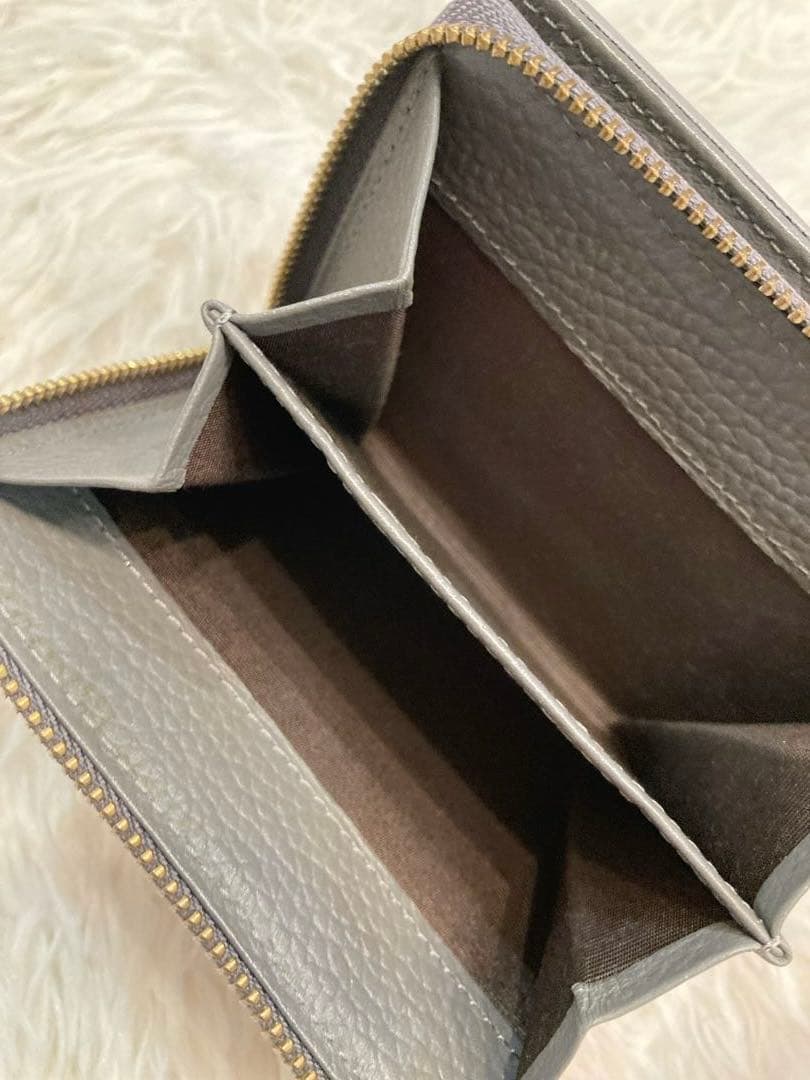 【美品】russet モノグラムプレートハーフウォレット　二つ折り財布　グレー