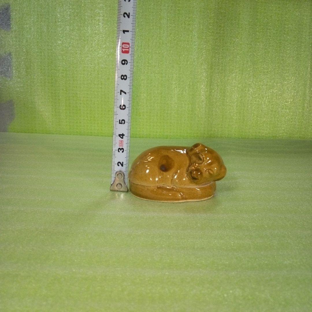 優しい表情で寝ている犬の香合　陶器製？　茶色　德？　徳？　干支香合　犬香合　レア