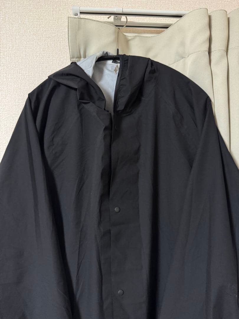 紙タグ付き美品！ COMOLI（コモリ） レインコート 22ss サイズFree