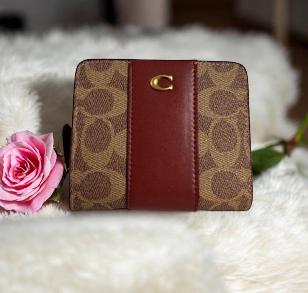 【新品】COACH ✨二つ折り財布✨ビルフォード新ピン