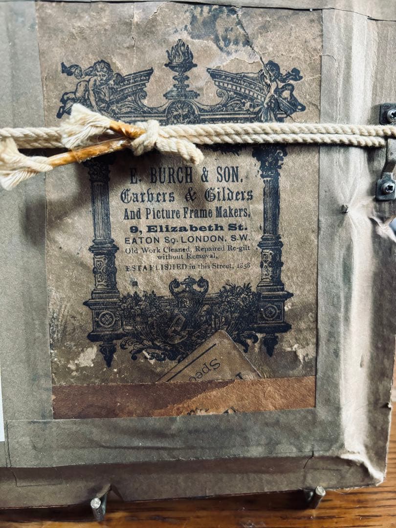 アンティーク古典的浮彫り装飾品 金色フレーム。古典説明文有り。