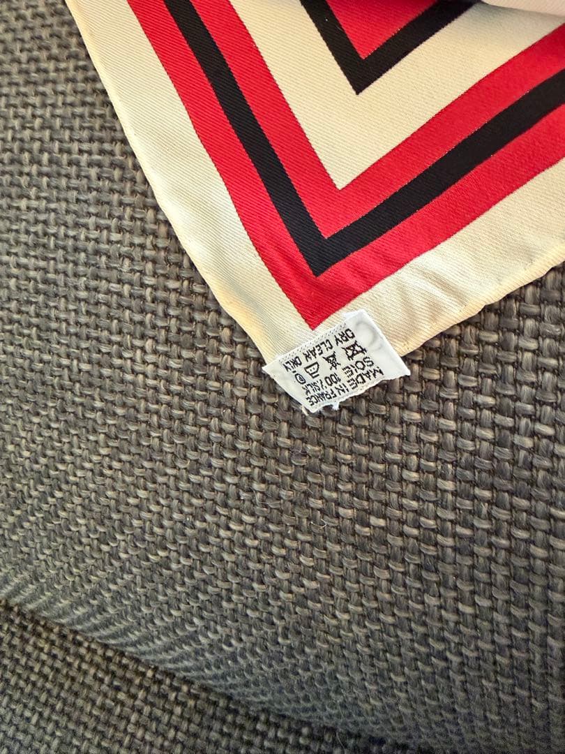 HERMES L'EFFET DOMINO シルクスカーフ