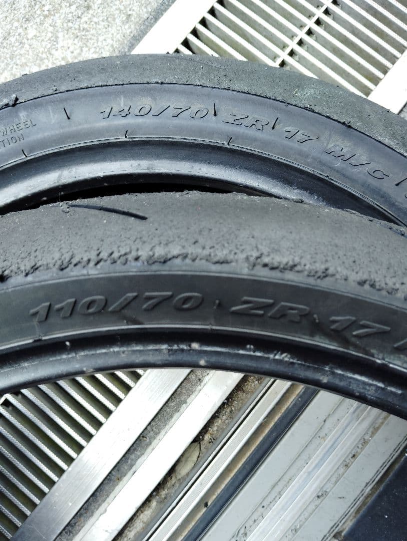ピレリ　V3 110/70 ZR17 140/70 ZR17