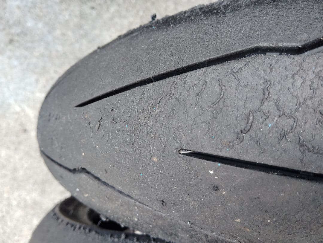 ピレリ　V3 110/70 ZR17 140/70 ZR17