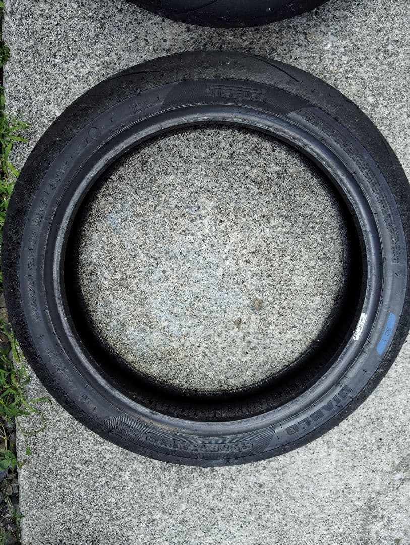 ピレリ　V3 110/70 ZR17 140/70 ZR17