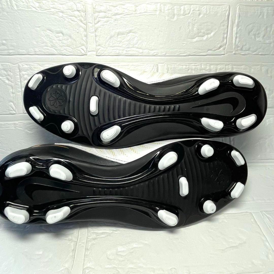 Nike サッカーシューズ　スパイク 白/黒/ゴールド　Phantom GX2