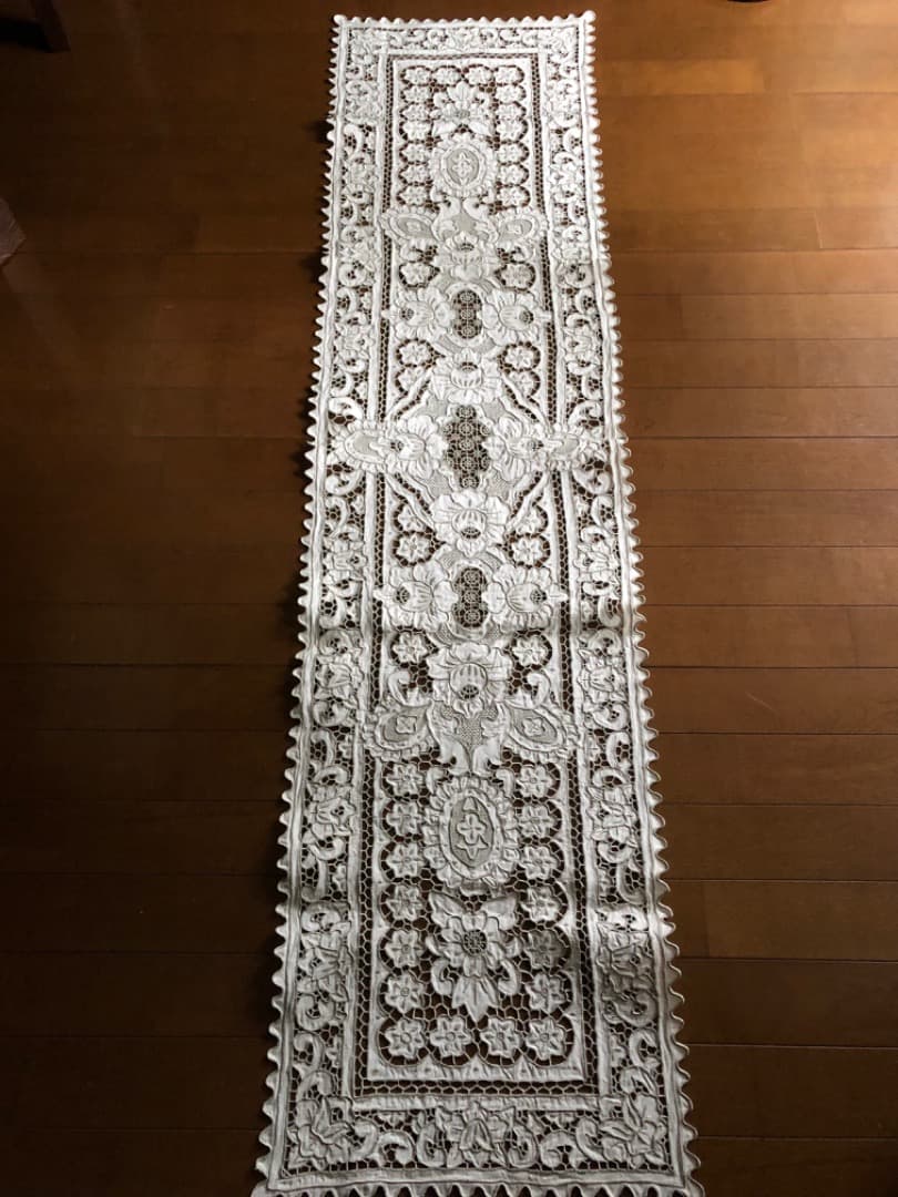 汕頭刺繍のテーブルランナー