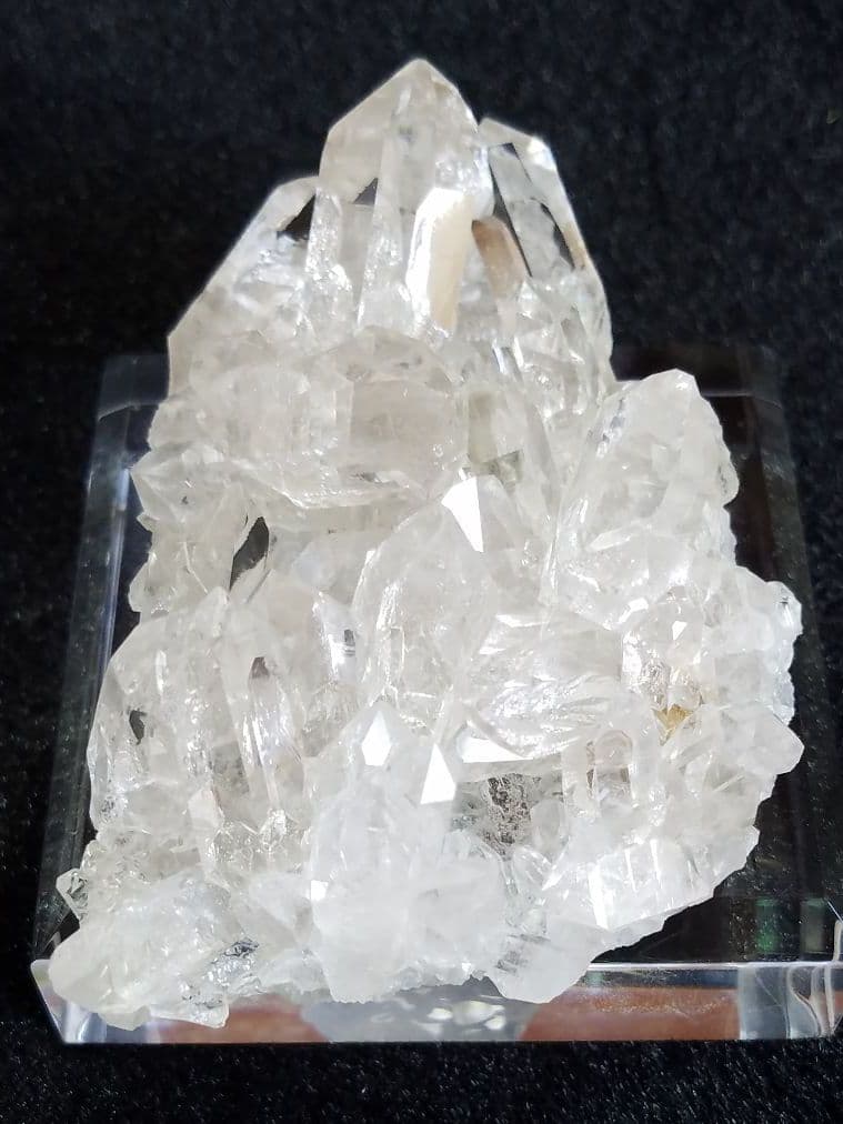 スイス産　アルプスクォーツ水晶クラスター