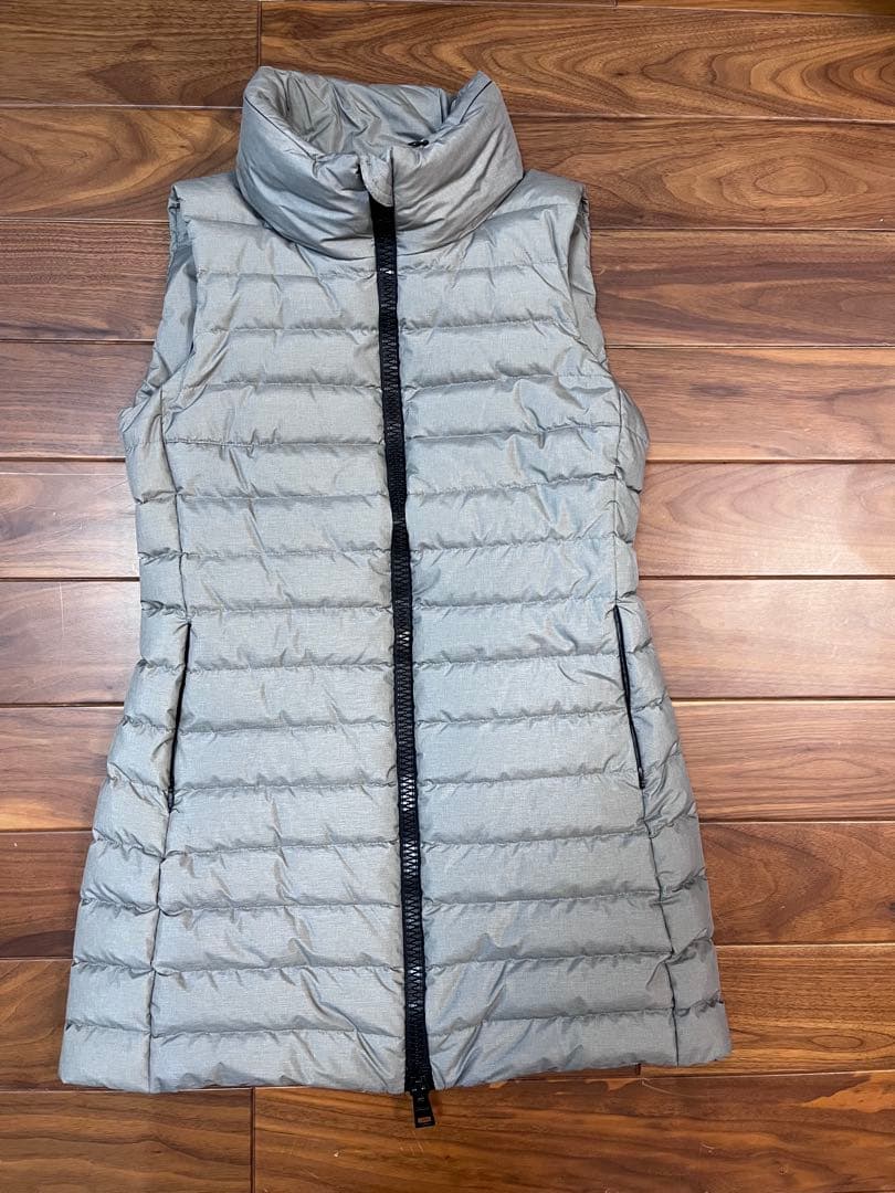 ヘルノ　グレー ダウンベスト