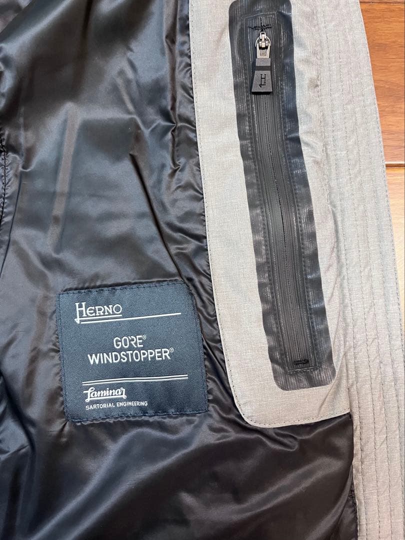 ヘルノ　グレー ダウンベスト