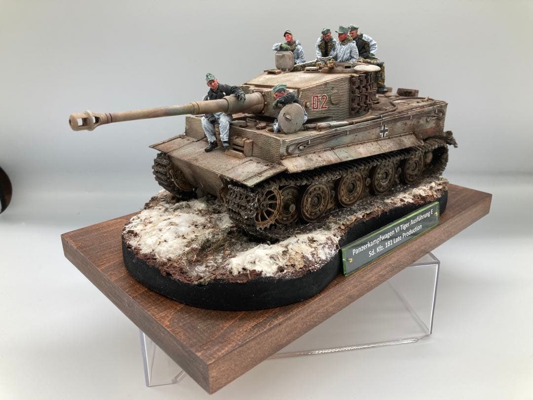 戦車模型完成品 1/35 ティーガー1後期型ヴィネット作品 全塗装済み完成品