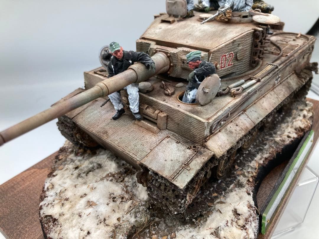 戦車模型完成品 1/35 ティーガー1後期型ヴィネット作品 全塗装済み完成品