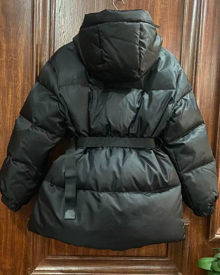 ブラック ダウンジャケット ウエストベルト付き~~.
