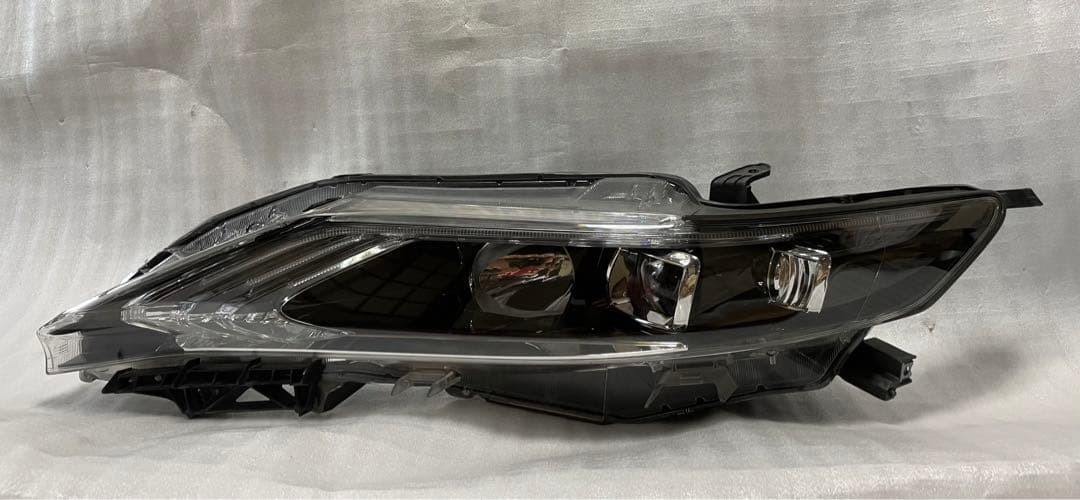 トヨタ ZSU60W ハリアー LED ヘッドライト ランプ 左 48-147