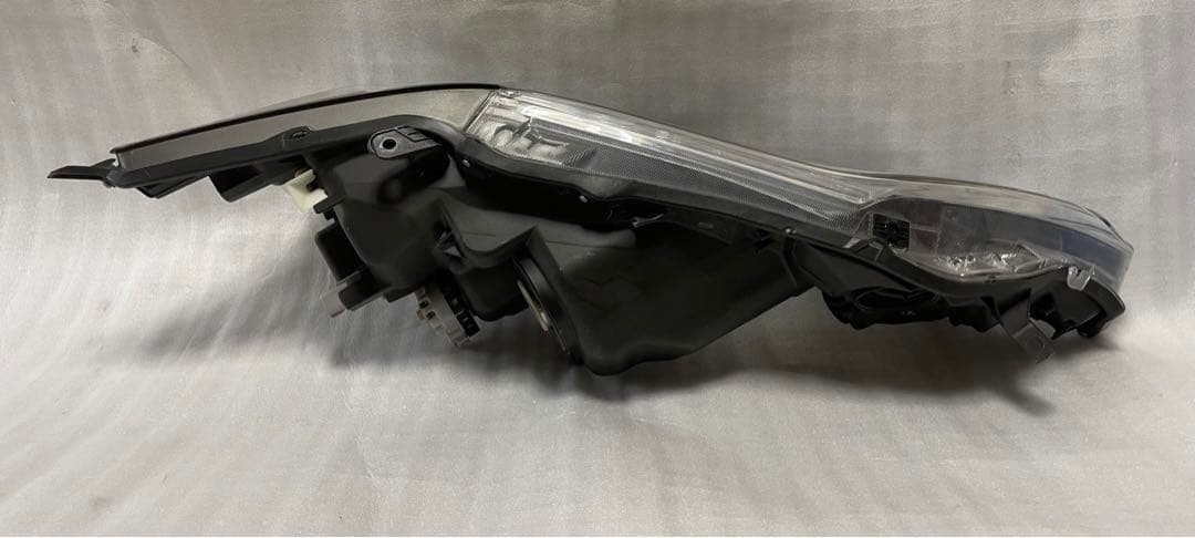 トヨタ ZSU60W ハリアー LED ヘッドライト ランプ 左 48-147