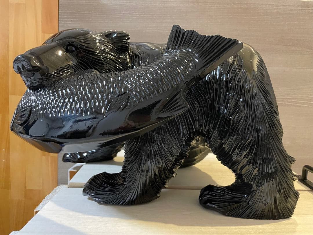 木彫りの熊 珍しい黒光り 大きめ