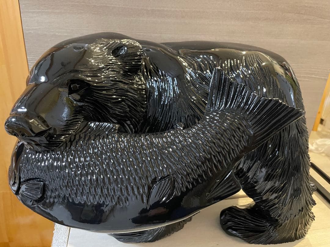 木彫りの熊 珍しい黒光り 大きめ