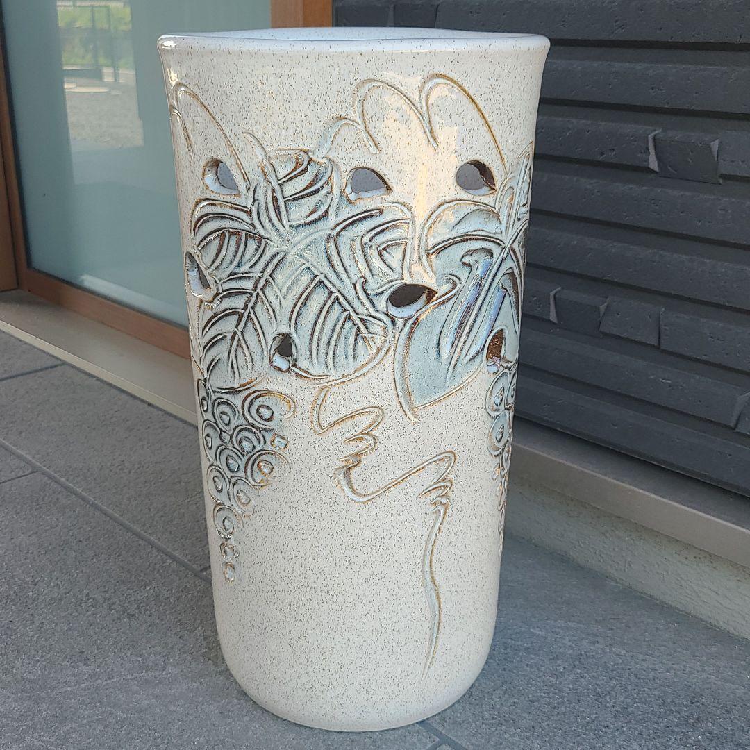 信楽焼 傘立て ぶどう彫 高さ４７cm
