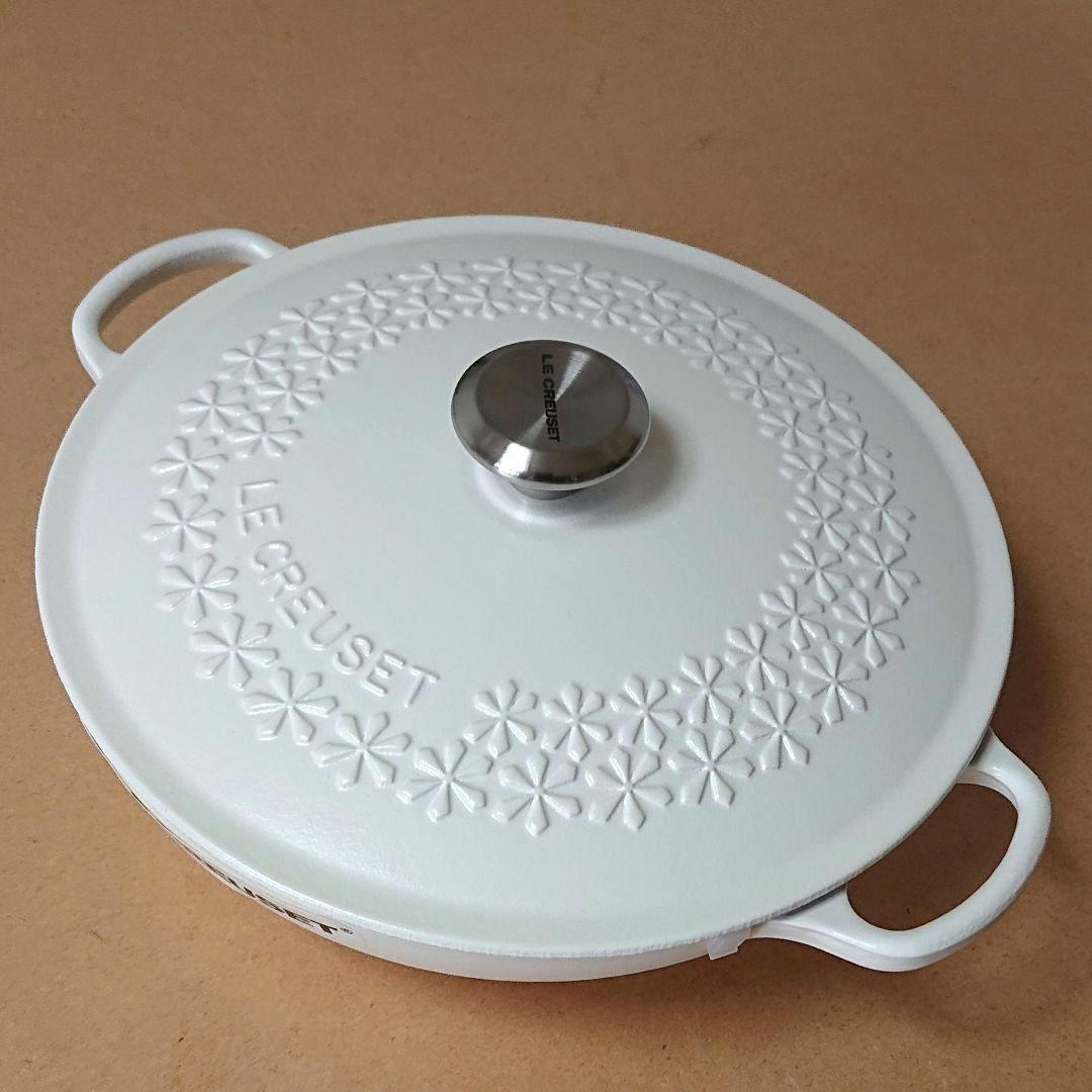 【新品】 LE CREUSET 限定 28cm フラワーレリーフ マルミット