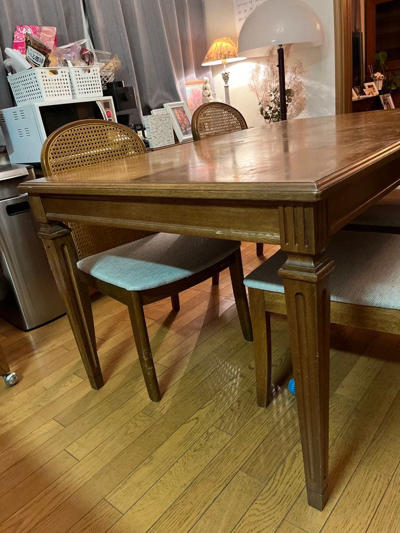 カリモク　天然木製クラシックダイニングテーブル