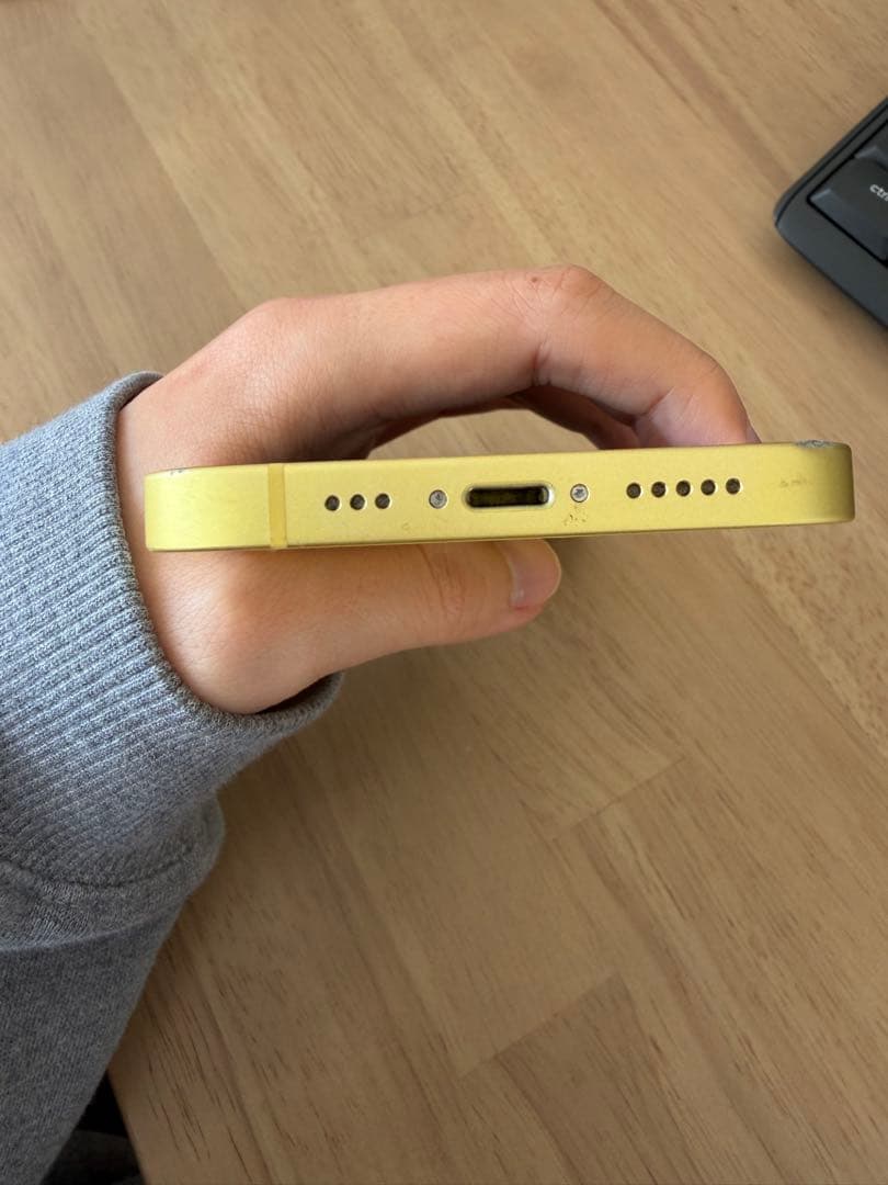 お*び様 iPhone14 256GB イエロー