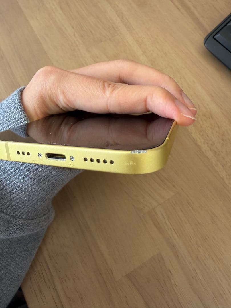 お*び様 iPhone14 256GB イエロー