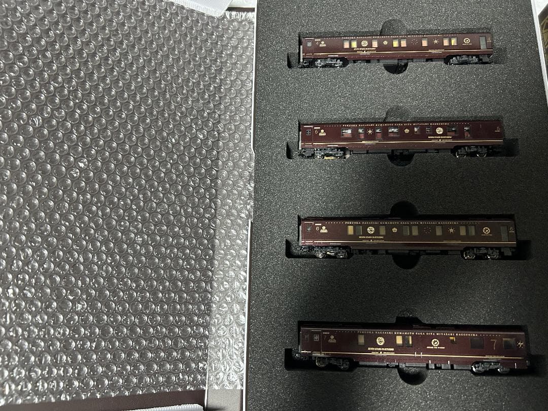 KATO クルーズトレイン「ななつ星 in 九州」 8両セット　Ｎゲージ