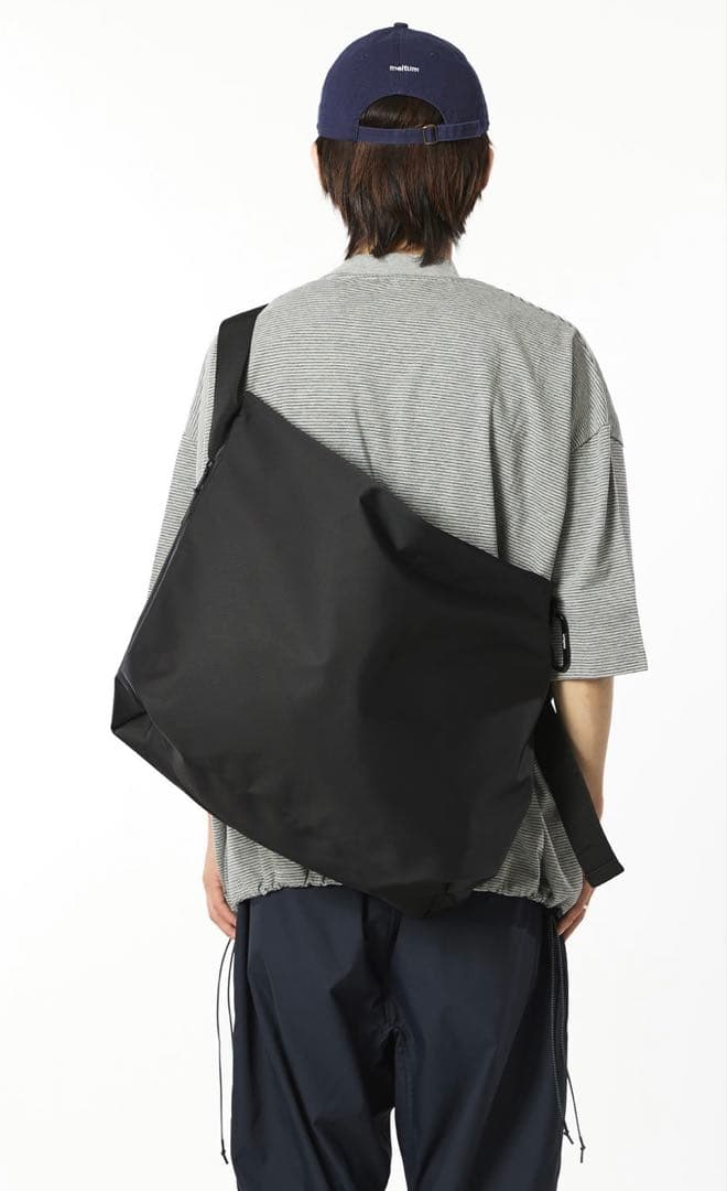 meltum メルタム　ナイロンメッセンジャーバッグ