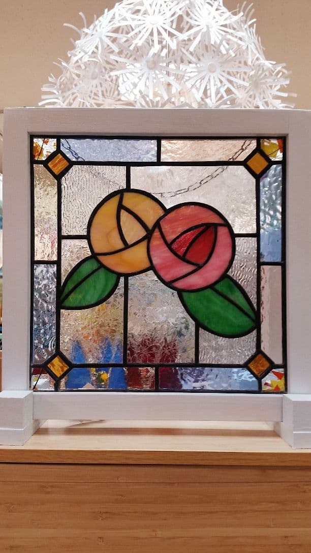 ご予約可　ステンドグラス製　ツインローズパネルスタンド付　オーナメント