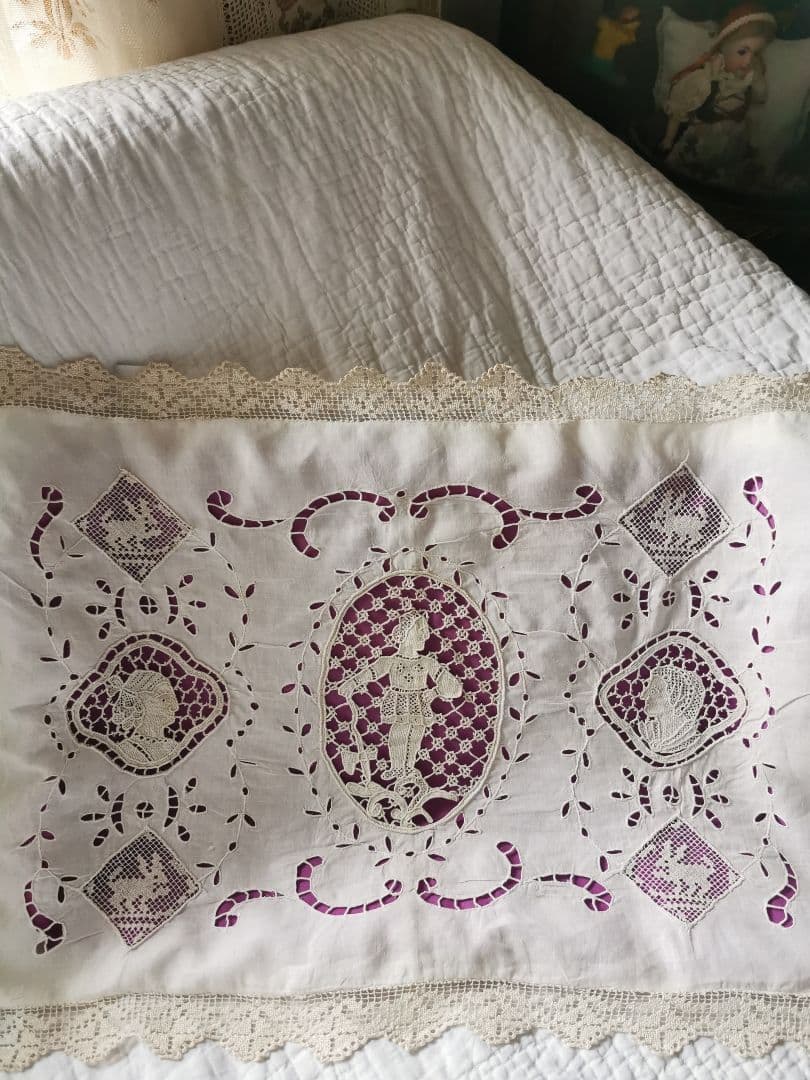 アンティークポワンドヴェニス 騎士と犬 ブラーノレース 中綿フィリング付きケース