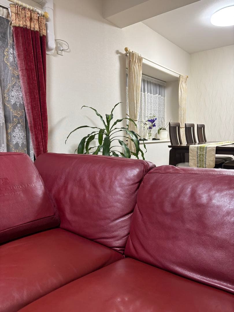 最終値下げおしゃれでモダンなワイン色赤い総革レザー3人掛けソファ