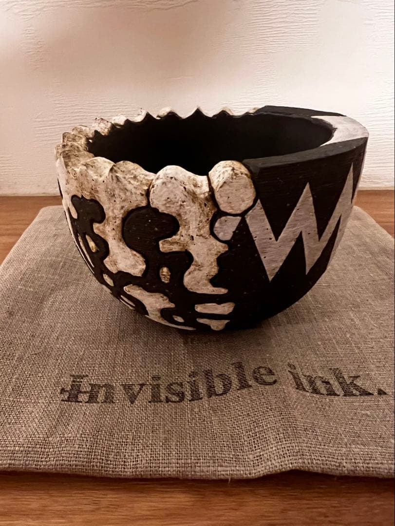 アート陶器鉢 黒と白のデザイン