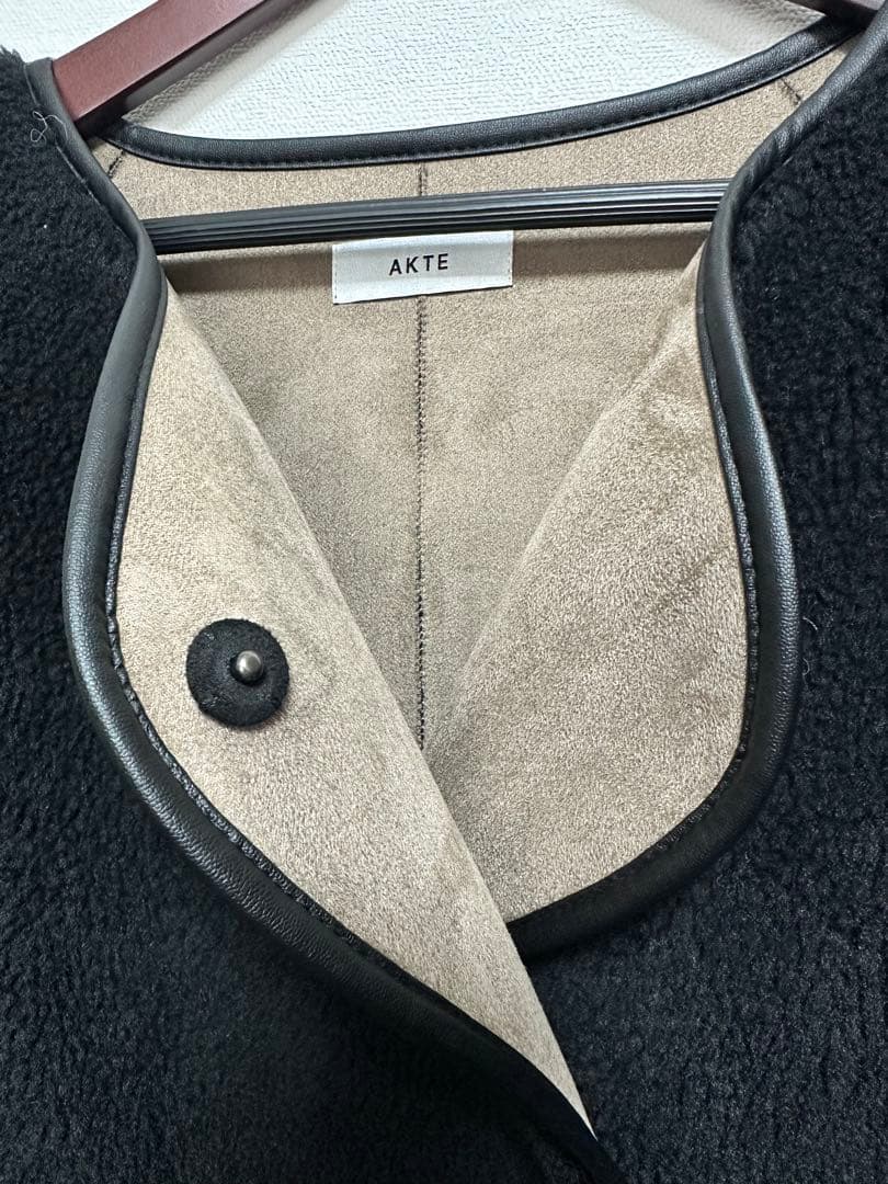 美品　AKTE ロングボアコート