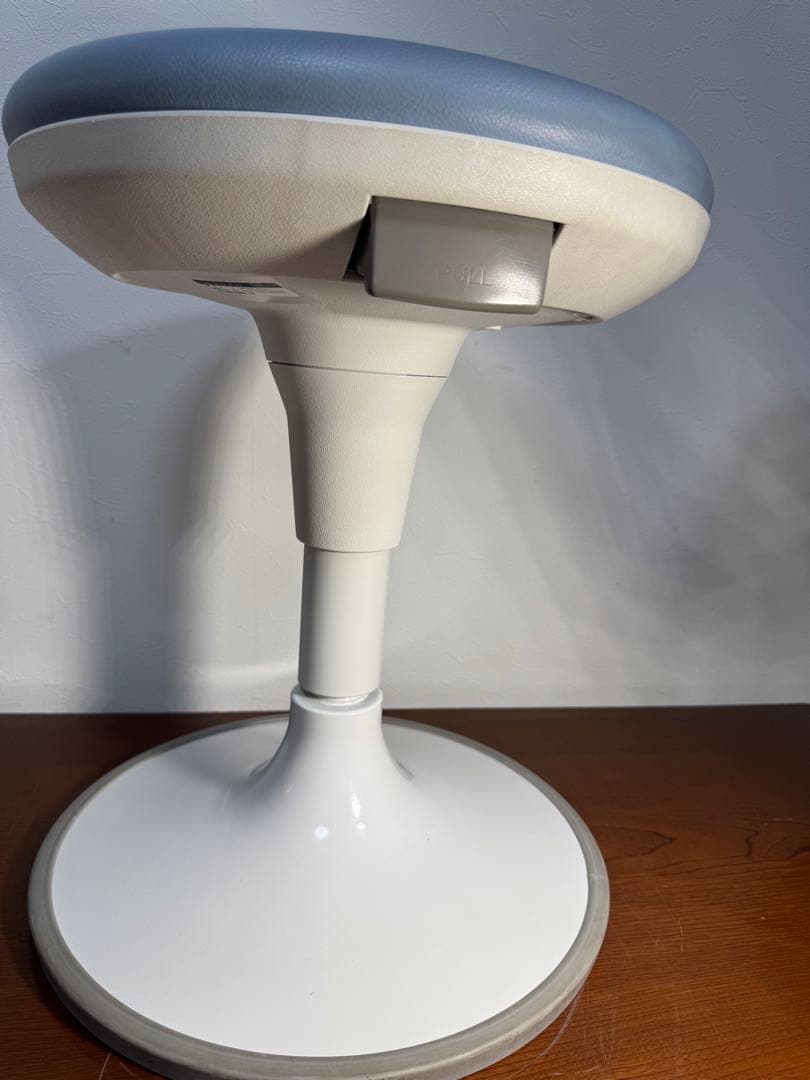 【オカムラ】椅子 スツール 回転 昇降 医療 作業椅子 診察 美容室 事務椅子