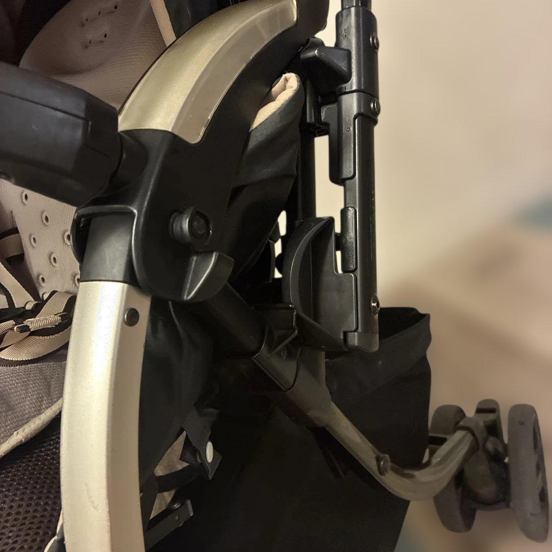 COMBI ネムリエ オート４キャス UE-630 ブランベージュ　美品