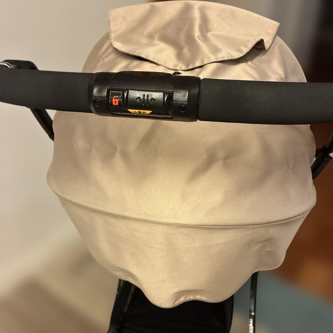 COMBI ネムリエ オート４キャス UE-630 ブランベージュ　美品