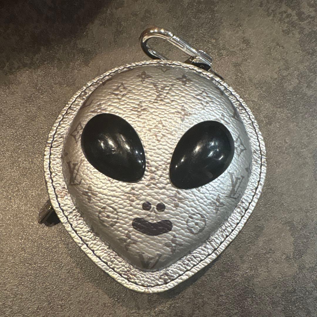 バックチャーム.LVエイリアン　ケース