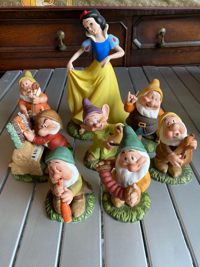白雪姫と七人の小人　フィギュア　陶器　置物　ガーデンオーナメント　ディズニー