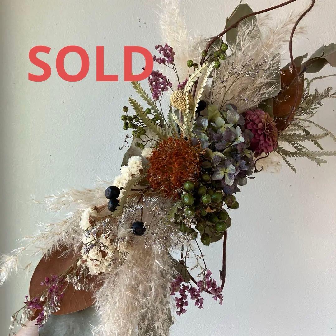 ドライアンドラと秋色紫陽花のベリーな壁掛けガーランド　パンパスグラス　マグノリア