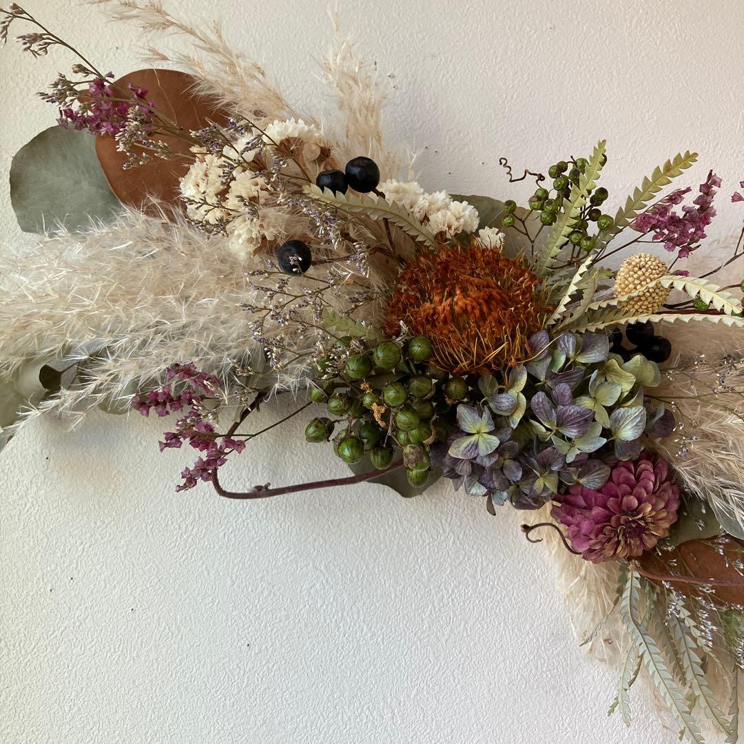 ドライアンドラと秋色紫陽花のベリーな壁掛けガーランド　パンパスグラス　マグノリア