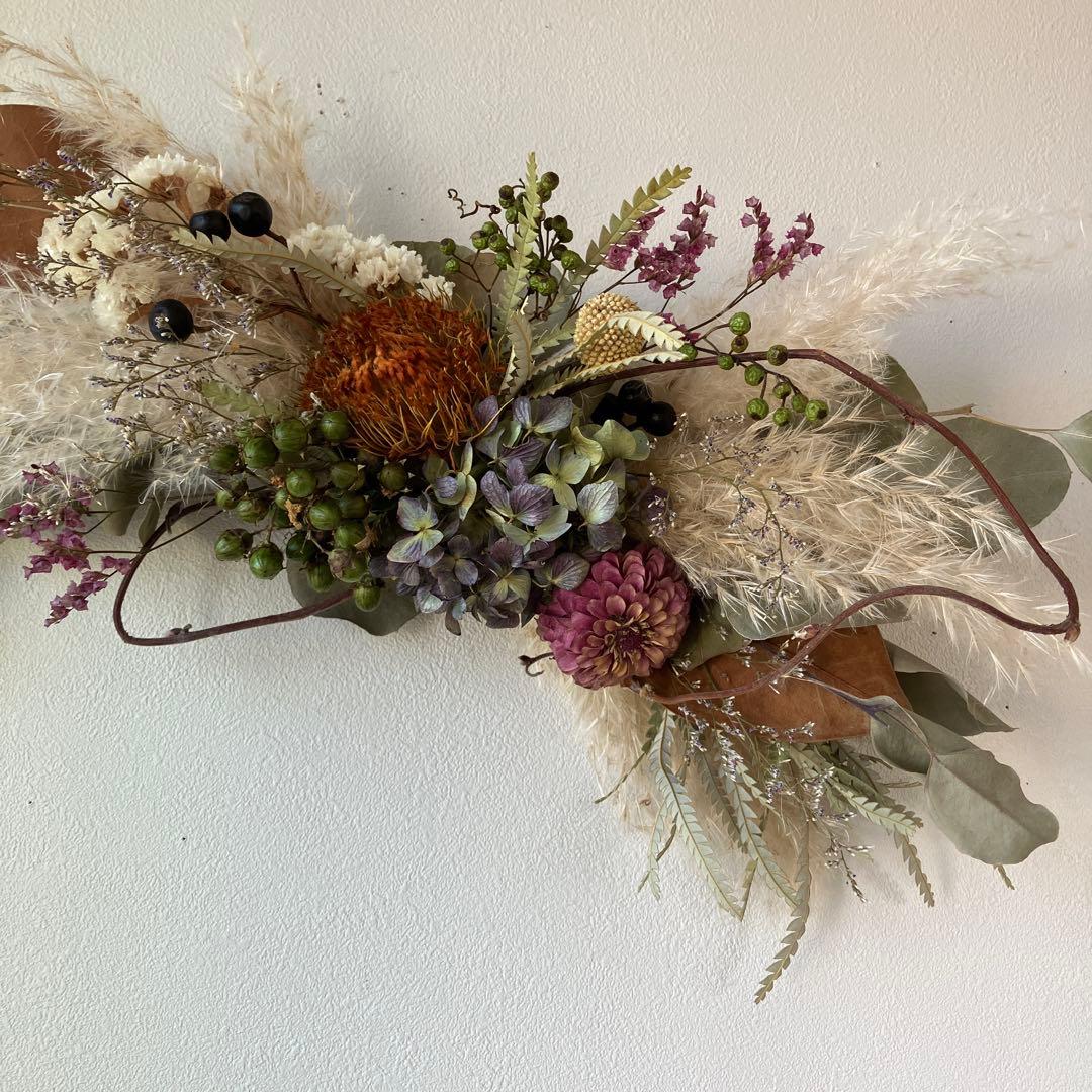 ドライアンドラと秋色紫陽花のベリーな壁掛けガーランド　パンパスグラス　マグノリア